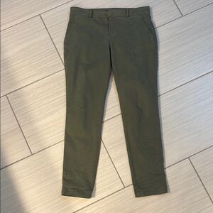 Woman’s Banana Republic Olive Green Sloan Pants Size 2